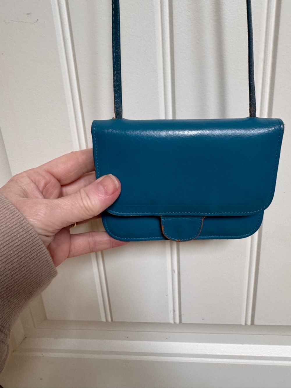 VTG Mundi Teal Cowhide Leather Mini Wallet Purse with Mirror. 5” by 4” by 1” - Picture 4 of 11